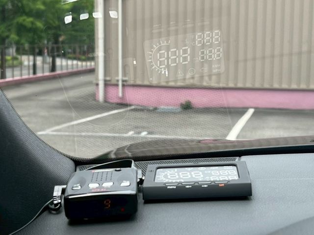 Macan 2.0T 全車原鈑件 總代理 20吋彩色Logo鋁圈 四出閥門排氣管 氣氛滿點  第11張相片