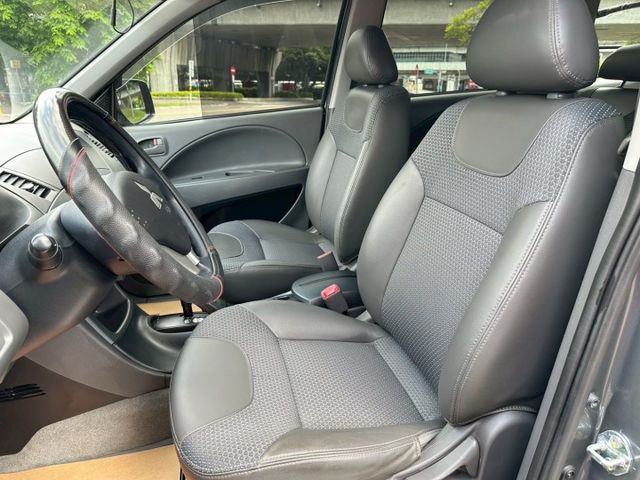 超低里程!!／客貨兩用／內外漂亮／倒車顯影／後座空調／全車原鈑件／有保固  第5張相片