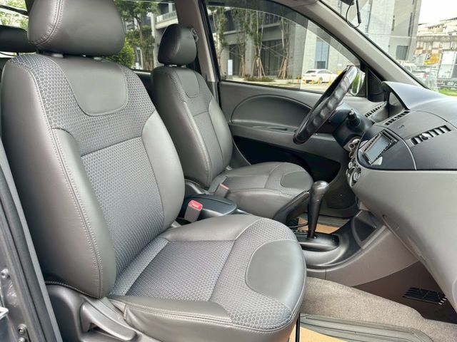 超低里程!!／客貨兩用／內外漂亮／倒車顯影／後座空調／全車原鈑件／有保固  第7張相片