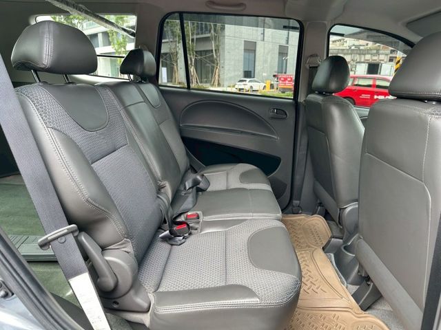 超低里程!!／客貨兩用／內外漂亮／倒車顯影／後座空調／全車原鈑件／有保固  第8張相片