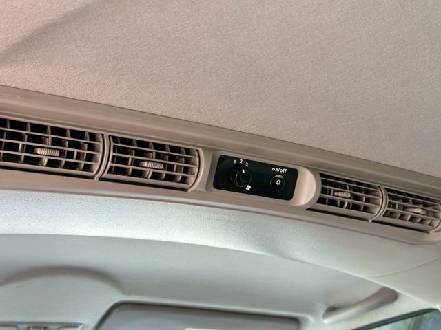 超低里程!!／客貨兩用／內外漂亮／倒車顯影／後座空調／全車原鈑件／有保固  第12張相片