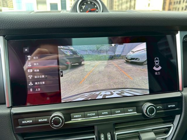 配備滿滿滿／ACC跟車／360環景／雙電動椅／Bose音響／電尾門／跑車計時／原鈑件  第14張相片