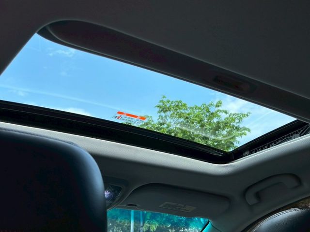 1.8最頂級／免鑰匙系統／360環景／天窗／換檔撥片／抬頭顯示／定速／恆溫／原廠保養／全車原鈑件  第14張相片