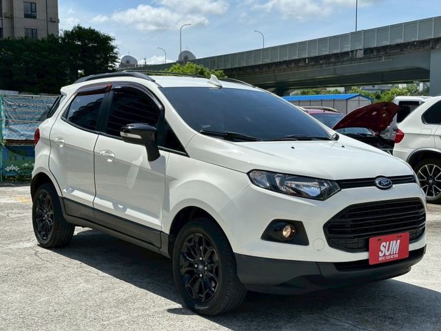 尊貴型／免鑰匙系統／倒車雷達／倒車顯影／改好安卓機／衛星導航／原鈑件  第3張相片
