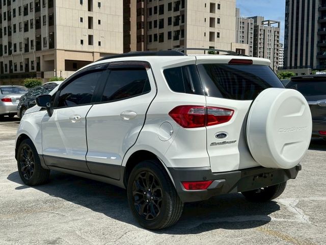 尊貴型／免鑰匙系統／倒車雷達／倒車顯影／改好安卓機／衛星導航／原鈑件  第5張相片