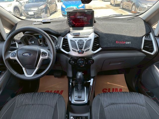 尊貴型／免鑰匙系統／倒車雷達／倒車顯影／改好安卓機／衛星導航／原鈑件  第6張相片