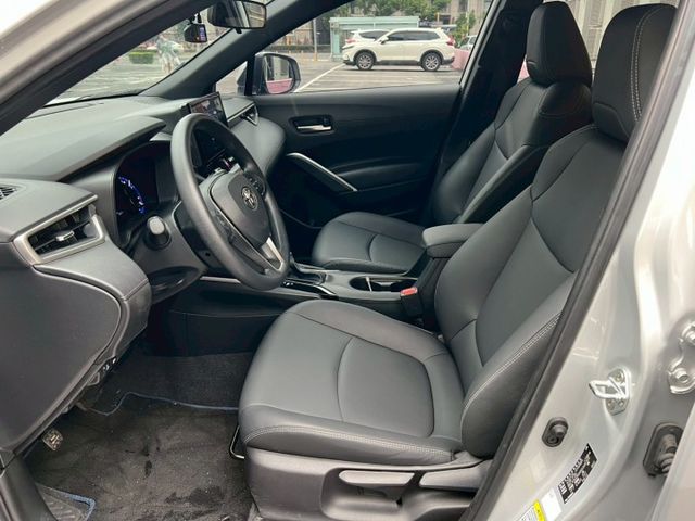 Cross 油電Hybrid 豪華版 只跑8千6 原鈑件原漆 新車保固中 改款無線CarPlay  第3張相片