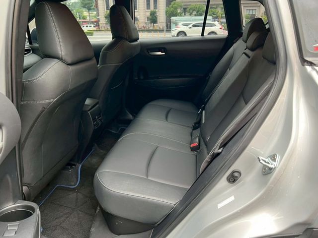 Cross 油電Hybrid 豪華版 只跑8千6 原鈑件原漆 新車保固中 改款無線CarPlay  第4張相片