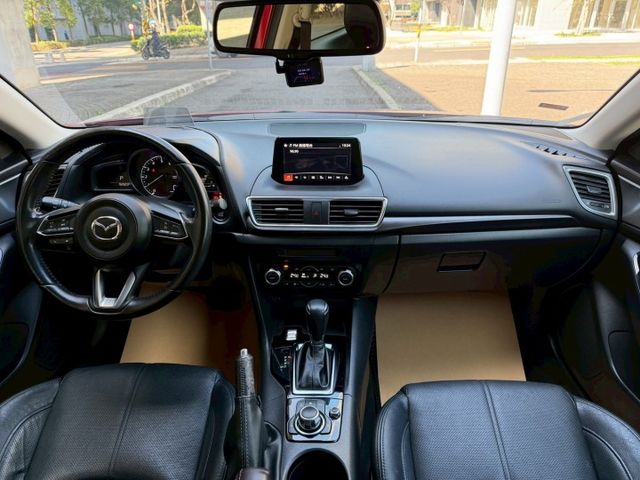 尊榮安全版／免鑰匙系統／恆溫空調／定速巡航／盲點偵測／倒車顯影／抬頭顯示／實車實價  第4張相片