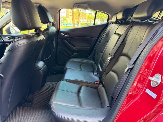 尊榮安全版／免鑰匙系統／恆溫空調／定速巡航／盲點偵測／倒車顯影／抬頭顯示／實車實價  第6張相片