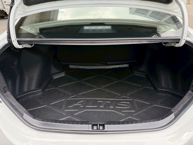 免鑰匙／僅跑7.8萬／前後雷達／倒車顯影／盲點偵測／定速巡航／六顆氣囊  第17張相片