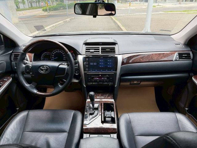 豪華版／I-KEY／電動椅／衛星導航／倒車顯影／僅跑9.3萬／剛保養完  第4張相片