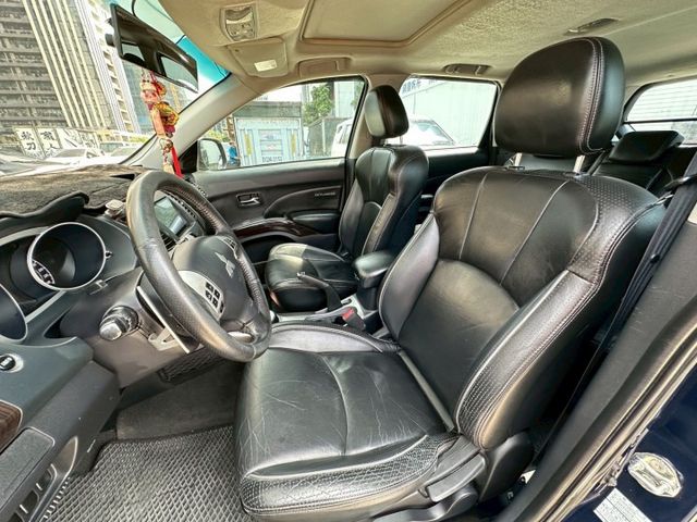 客貨車／I-KEY／天窗／換檔撥片／倒車顯影／定速／車頂行李架  第5張相片