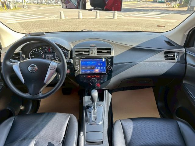 I-KEY免鑰匙／定速系統／倒車顯影／前後雷達／盲點偵測／雙區恆溫／原廠大包／原鈑件／有保固  第4張相片