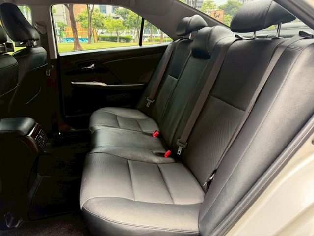 豪華版／I-KEY／電動椅／衛星導航／倒車顯影／僅跑9.3萬／剛保養完  第6張相片