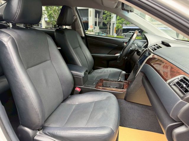 豪華版／I-KEY／電動椅／衛星導航／倒車顯影／僅跑9.3萬／剛保養完  第7張相片