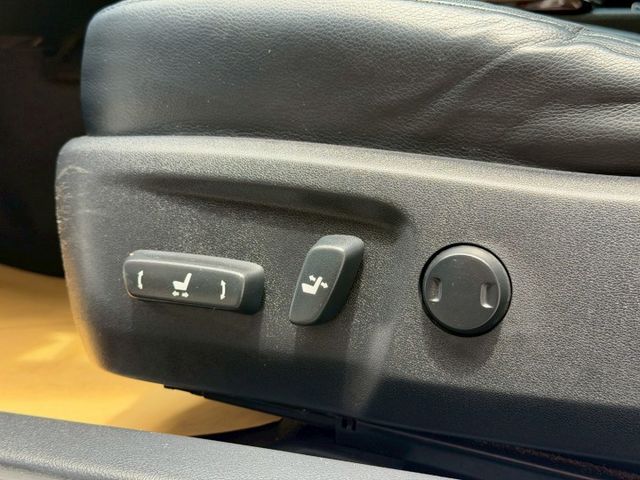 豪華版／I-KEY／電動椅／衛星導航／倒車顯影／僅跑9.3萬／剛保養完  第14張相片