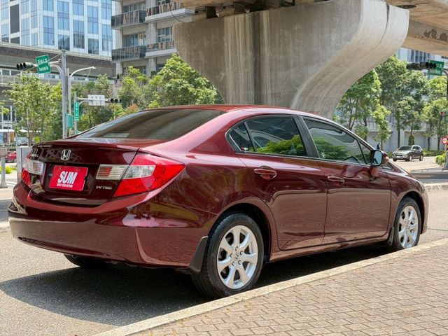 原鈑件／換檔撥片／恆溫空調／安卓機／無線CarPlay／倒車顯影／定速巡航  第3張相片