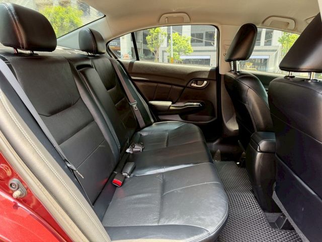原鈑件／換檔撥片／恆溫空調／安卓機／無線CarPlay／倒車顯影／定速巡航  第8張相片