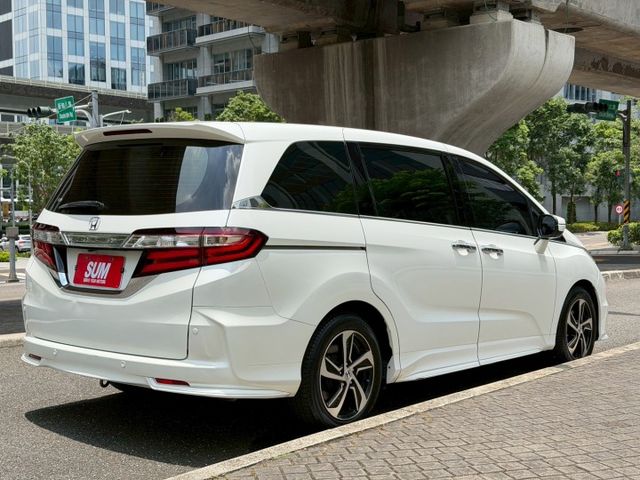 APEX版本／免鑰匙／360環景／雙電滑門／盲點偵測／電動椅／無線CarPlay／後座出風口  第3張相片