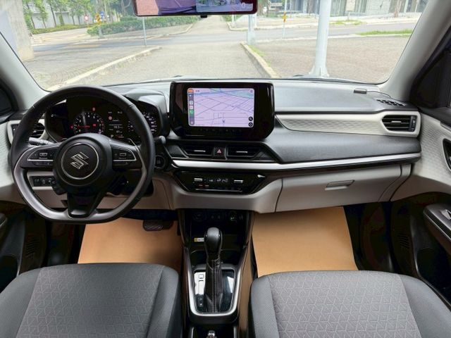 大改款／僅跑1萬／全車原鈑件／原廠保固中／ACC／無線CarPlay／免鑰匙／超級省油／Level 2  第4張相片