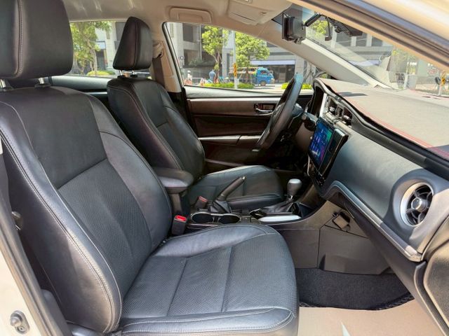小改款／全車LED化／升級煞車／免鑰匙系統／安卓機／無線CarPlay／盲點／全車原鈑件  第7張相片