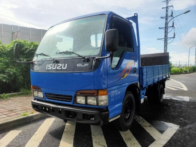 2004 Isuzu 一路發 三期 柴油 3.5頓  里程僅跑21萬公里 掀頭 貨斗 貨斗為鐵床 有升降尾門  第1張相片