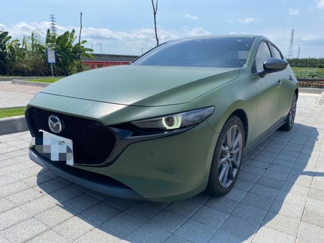 2019 Mazdz3 貼膜軍綠色 原版件 僅跑5萬2千公里 已認證 原廠保養 一手車 自動跟車定速  Ikey  第1張相片