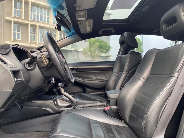 2009 Honda K12 1.8 VTI-S  渦輪車 全車精品 卡夢引擎蓋 此車為性能車，不附任何保證保固  第7張相片