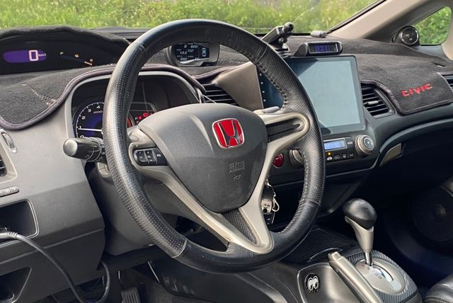 2009 Honda K12 1.8 VTI-S  渦輪車 全車精品 卡夢引擎蓋 此車為性能車，不附任何保證保固  第10張相片