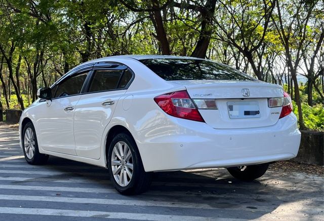 2016 Honda K14 VTI-S 1.8 白  里程12.5萬公里 里程保證 無重大事故 已認證  換一塊左後門  第2張相片