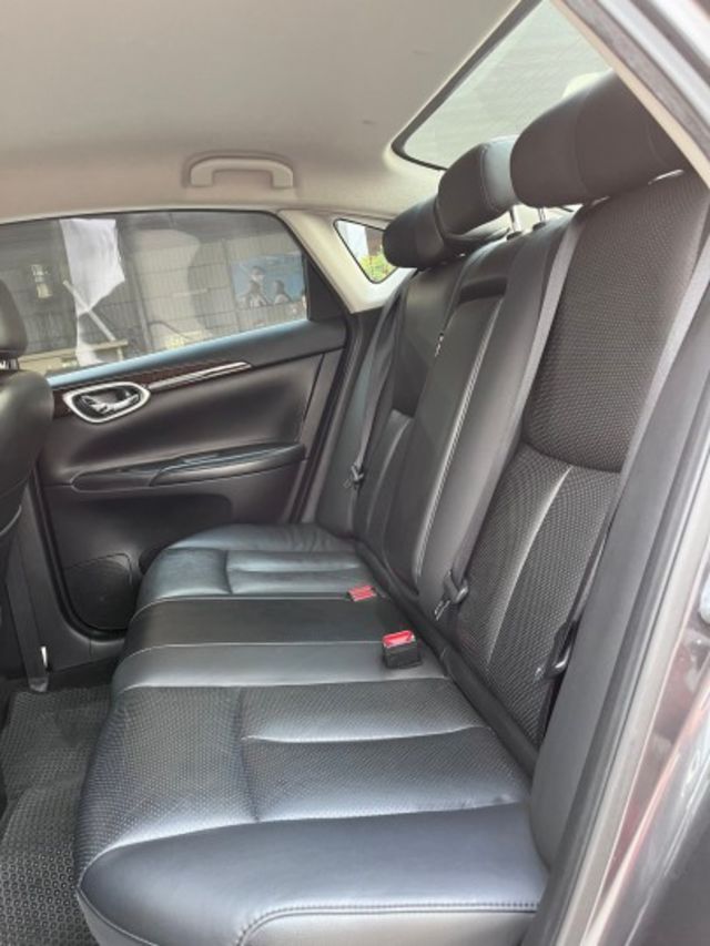 正2014年 Nissan SENTRA 原廠保養 里程18萬8 無重大事故 無泡水 里程保證 倒車攝影、倒車輔助雷達  第4張相片