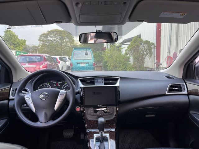正2014年 Nissan SENTRA 原廠保養 里程18萬8 無重大事故 無泡水 里程保證 倒車攝影、倒車輔助雷達  第5張相片