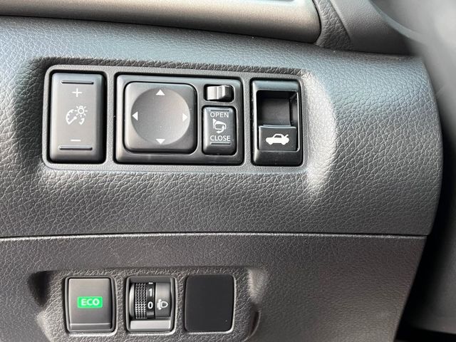 正2014年 Nissan SENTRA 原廠保養 里程18萬8 無重大事故 無泡水 里程保證 倒車攝影、倒車輔助雷達  第9張相片