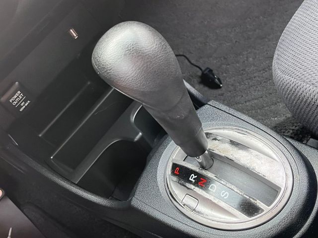 2012 Honda FIT VTI-S 白 僅跑12萬  無重大事故 無泡水 已認證 中控螢幕 倒車顯影 行車記錄器  第9張相片