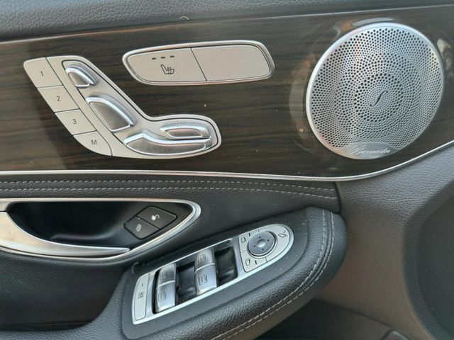 2015 Benz C300 2.0 跑14萬公里 定期保養 全景天窗 柏林之音 盲點偵測 雙電動椅 電熱椅 倒車顯影  第9張相片