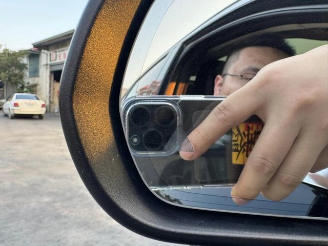 2015 Benz C300 2.0 跑14萬公里 定期保養 全景天窗 柏林之音 盲點偵測 雙電動椅 電熱椅 倒車顯影  第12張相片