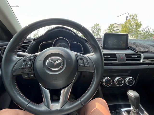 2016 Mazda3 2.0 尊榮進化版 僅跑5.2萬而已 里程保證 原廠保養  保證無重大事故 無泡水  第6張相片