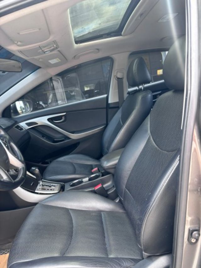 歡迎預約賞車｜2014年 現代 Elantra GLS 旗艦型  跑12萬公里｜右前葉子板更換｜原版件可認證｜里程保證  第3張相片