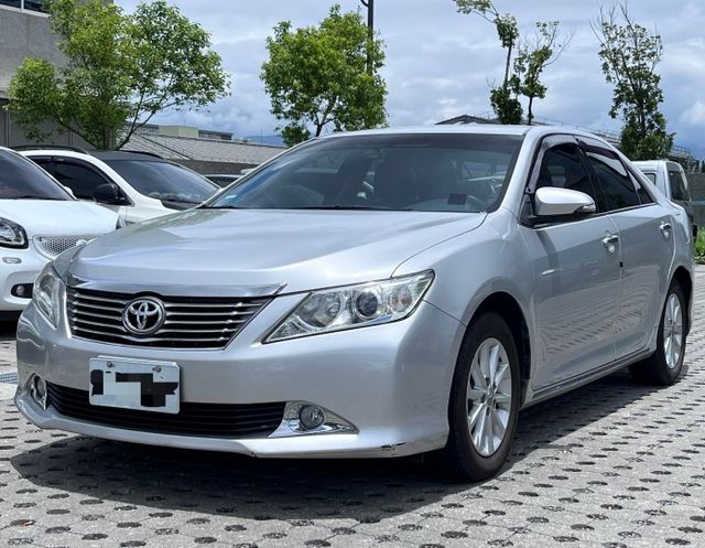 2013 Toyota Camry 2.5 銀 跑19萬 無重大事故 無泡水 已認證  里程保證‼️ 中控螢幕 倒車顯影  第1張相片