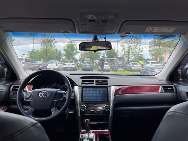 2013 Toyota Camry 2.5 銀 跑19萬 無重大事故 無泡水 已認證  里程保證‼️ 中控螢幕 倒車顯影  第5張相片
