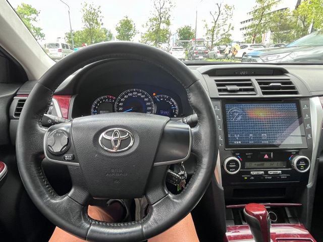 2013 Toyota Camry 2.5 銀 跑19萬 無重大事故 無泡水 已認證  里程保證‼️ 中控螢幕 倒車顯影  第6張相片