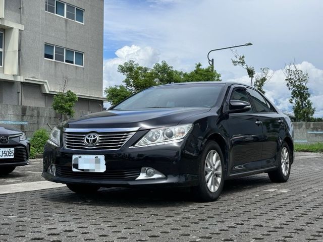 2013年 Toyota Camry 2.0 里程26萬 里程反應在價格‼️ 單純換一個葉子版 已認證‼️ 車況不錯  第1張相片