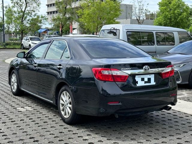 2013年 Toyota Camry 2.0 里程26萬 里程反應在價格‼️ 單純換一個葉子版 已認證‼️ 車況不錯  第2張相片