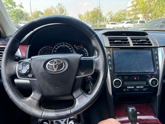 2013年 Toyota Camry 2.0 里程26萬 里程反應在價格‼️ 單純換一個葉子版 已認證‼️ 車況不錯  第6張相片