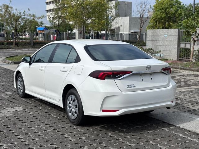 2023年 Toyota Altis 1.8 經典版 里程1萬2 原版件 里程保證 車道偏移警示/主動主動跟車巡航  第2張相片