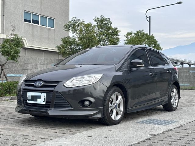 2013年 Ford Focus 2.0 里程13萬 原版件 可認證 無泡水 中控螢幕 倒車顯影 雙雙區恆溫空調  第1張相片