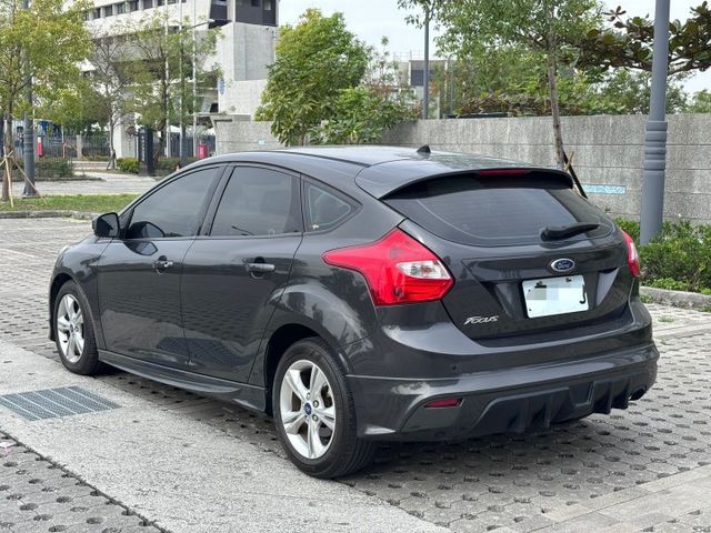 2013年 Ford Focus 2.0 里程13萬 原版件 可認證 無泡水 中控螢幕 倒車顯影 雙雙區恆溫空調  第2張相片