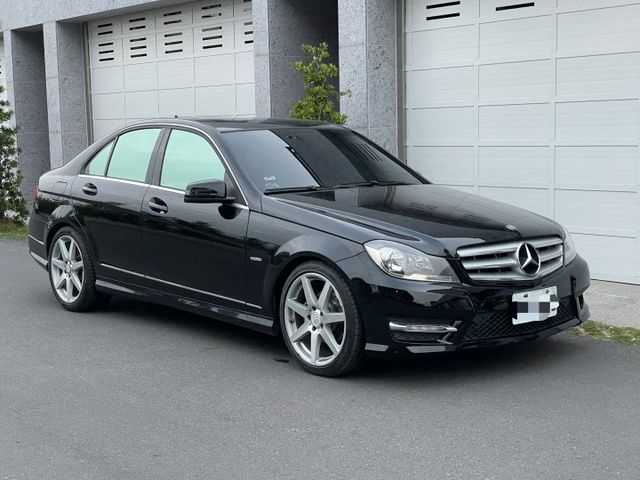 2011年 Benz W204 C250 黑｜經典不敗的德系後驅房車  僅跑17.6萬公里｜里程保證｜無重大事故｜無泡水  第1張相片
