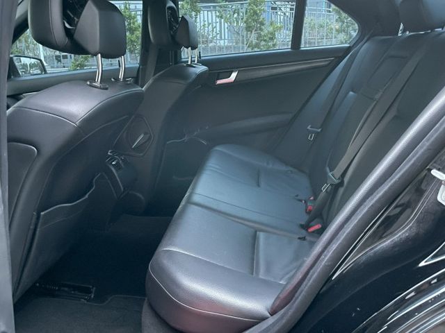 2011年 Benz W204 C250 黑｜經典不敗的德系後驅房車  僅跑17.6萬公里｜里程保證｜無重大事故｜無泡水  第6張相片